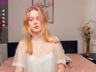 nethanjhuners gorgeous female licks dildo