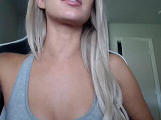 miss_bee attractive babe caresses lips sex