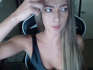 miss_bee feral bitches masturbate cunt and cum