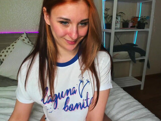 liass_molly amazing wench fucks herself with sex toys