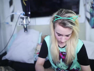 lana_rain hot babe fucks herself with glass dildo