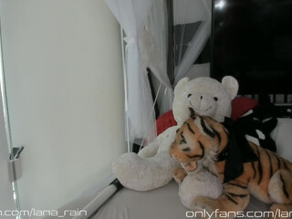 lana_rain naughty brunette seduces with big booty