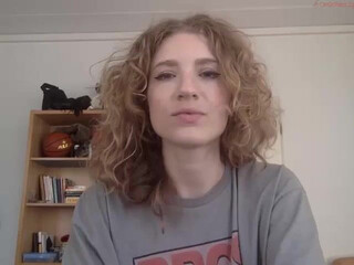 kosherpussy naughty bitch fucks pussy