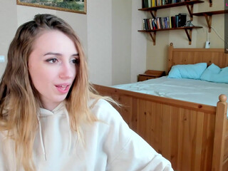 emily_w0w_ loud female squeals from a great handjob
