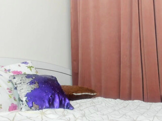 fl000wer big boobed chick jerking off her cunt