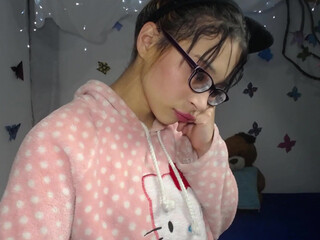 chanelsx Charming brunette