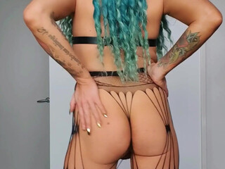 Brooke Spearz busty brunette