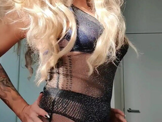 Brooke Spearz young bitch fucks herself with sex toys