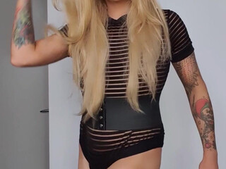 Brooke Spearz lustful lady sucks dick