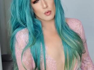 Brooke Spearz excellent skin in glasses sucks dildo