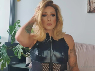 Brooke Spearz ardent devil masturbates cunt