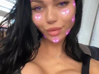 iammery  hot bitch caresses shaved cunt