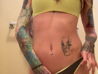 Chelsea Marie aka xxxchelseamarie sexy hottie fucks both holes