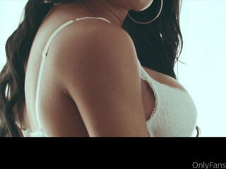 Gabriella De Carvalho aka gabridecarvalho Saturated brunette