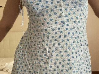 Bella Moreira took off her dress