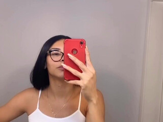 Bella Moreira Cute runetka