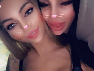 iammery sexy blonde gently masturbates cunt