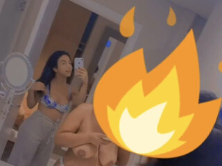 Yasmim Dornelle lights with sex machine