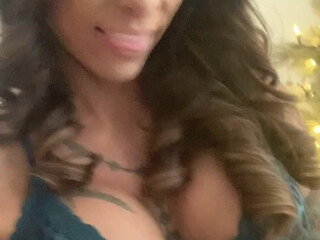 Chelsea Marie aka xxxchelseamarie busty bitch cums