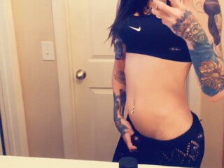 Chelsea Marie aka xxxchelseamarie naughty bitch shows pussy