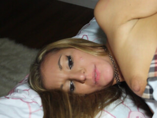 Chelsea Marie aka xxxchelseamarie fascinating girl masturbating fingers