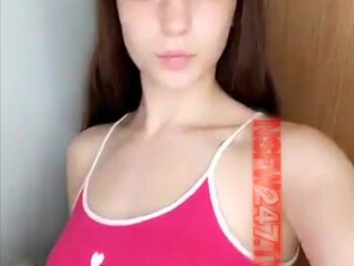 Luna_raise gorgeous brunette girl passionately sucks dildo