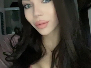 iammery busty brunette