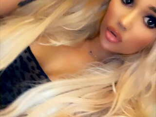 dominiquebarbi sweet coquette flaunts her body