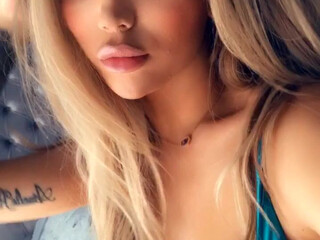 dominiquebarbi shy babe shows shaved cunt
