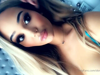 dominiquebarbi painted bitch gently pulls pussy