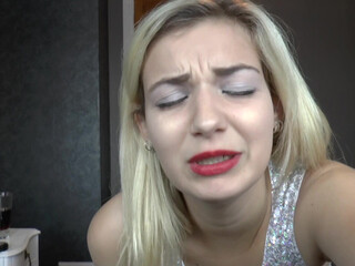 ManyVids.com Bad_Dolly the charming doll fun dancing in front of the camera