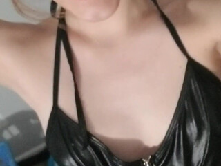 Izzy Wilde  Busty Beauty