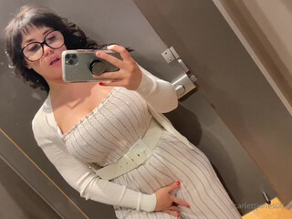 Scarlett_Jones Slender confused