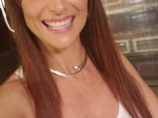 Syren De Mer stunning slut dabbles with dildo