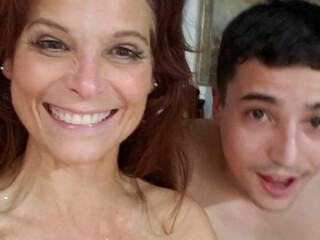 Syren De Mer spicy bitch exposes her charms