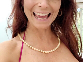 Syren De Mer busty bitch jumps on phallus