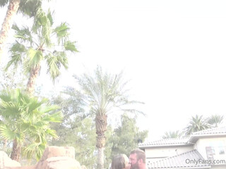 Izzy Wilde  Blonde lady