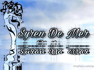 Syren De Mer chick fucks herself with a big rubber dildo