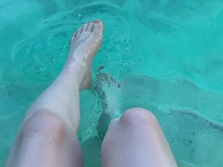 ellahollywood incredible bitch shows off her delicious ass.