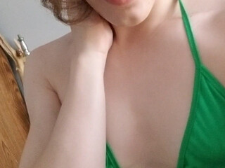 Izzy Wilde  graceful bitch masturbates pussy