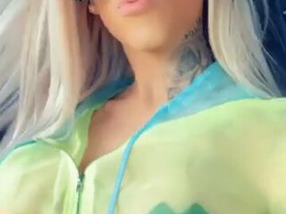 Kendall Vuitton   slut female fucks both holes