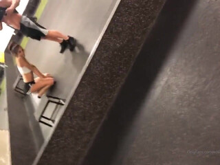 Kendall Vuitton  passionately jerking off her wet cunt