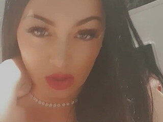 Busty Klara Negro blonde