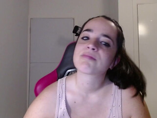 melaniebiche big breasted  girl