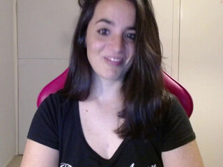 melaniebiche shy doll fucks pussy with dildos