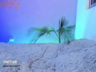 katybloom_ skinny squirt stretches the vagina