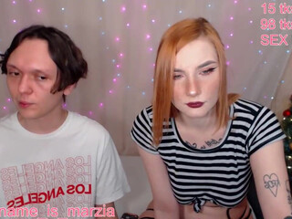 marziarichard playing with a vibrator