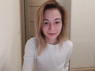 lizamyah beauty sucks penis