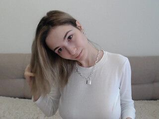 lizamyah beauty sensually satisfies her pussy