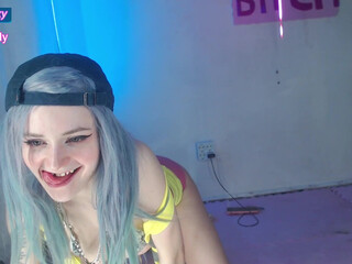 lilly_pilly tender small fucks herself in the pussy